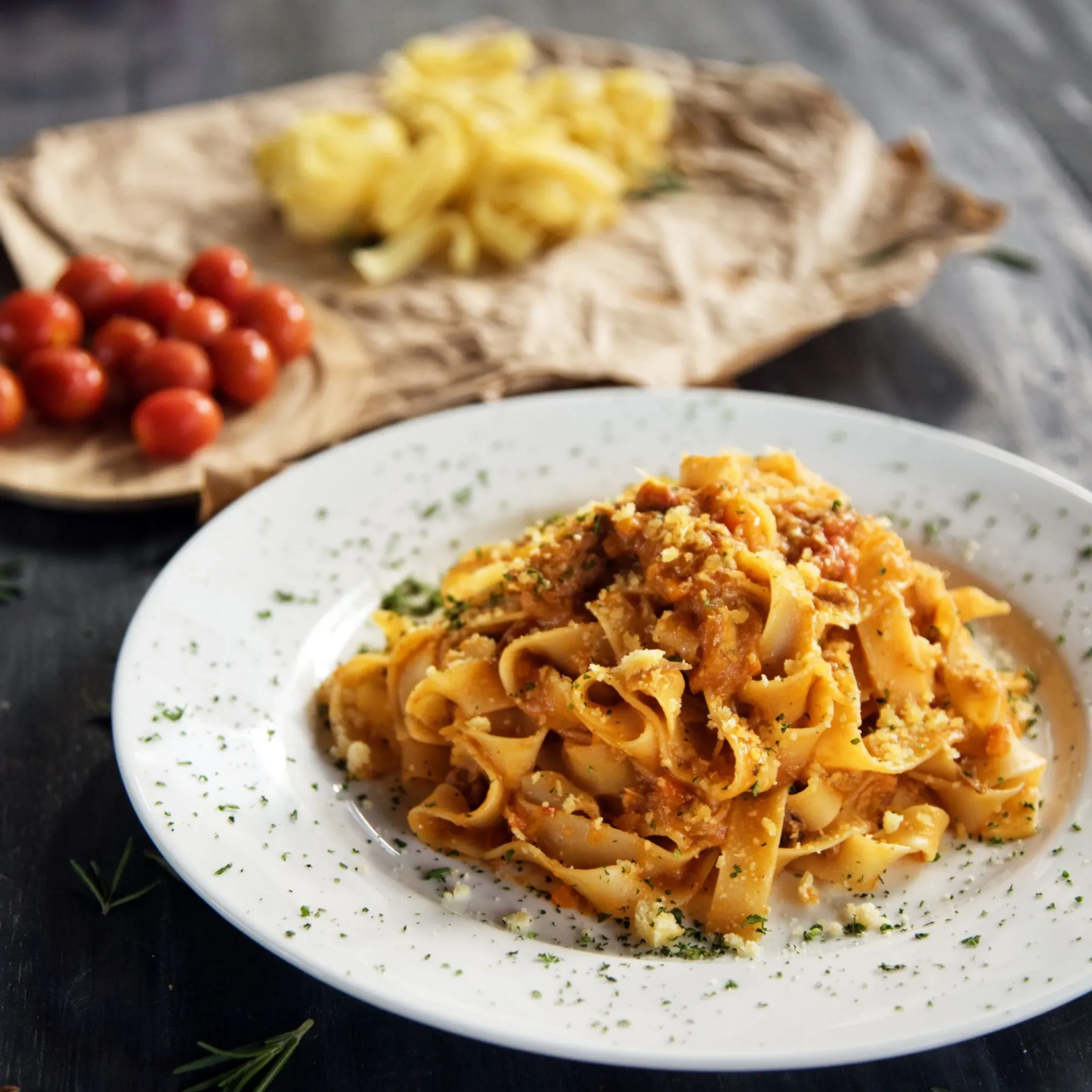 Les astuces de chef pour préparer un plat de pâtes pour 10 personnes sans stress.