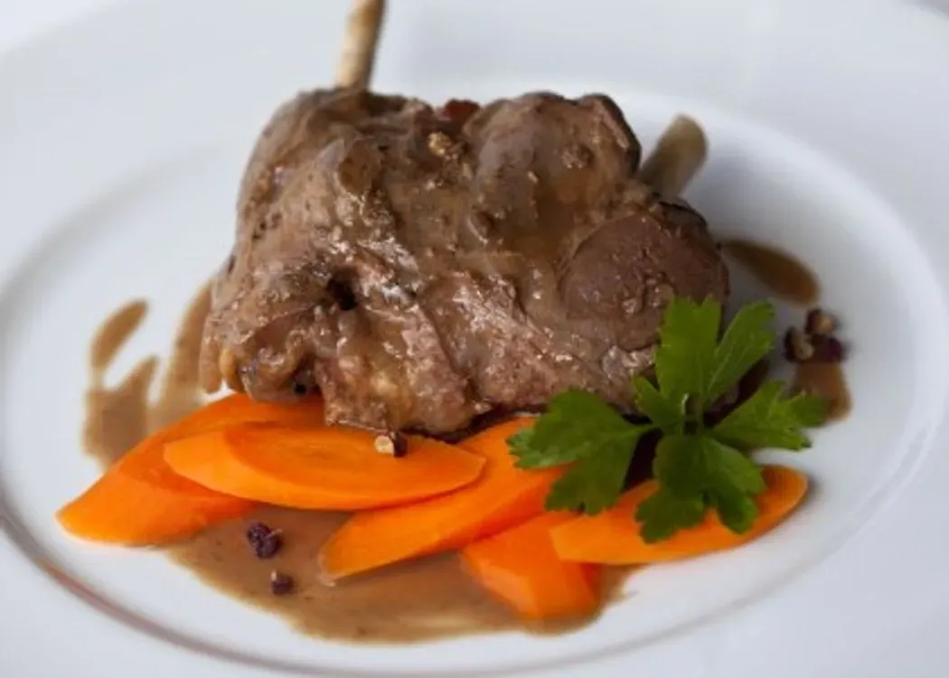 Marinade et Assaisonnements : La Base de votre Recette Patte Avant Chevreuil