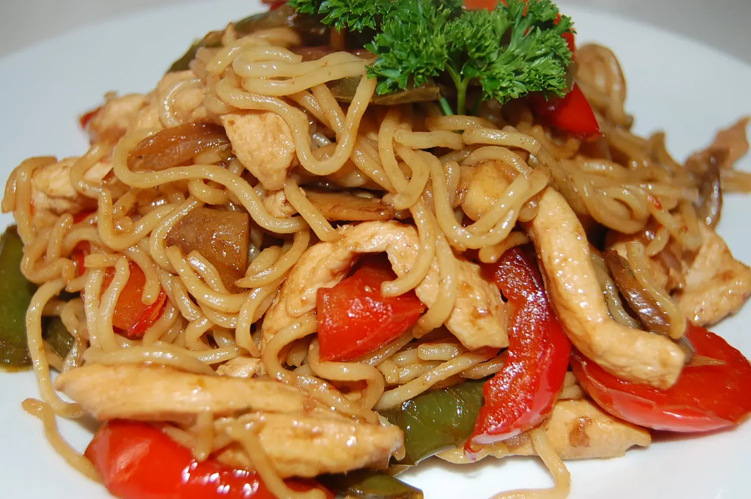 Variantes et astuces pour sublimer vos nouilles au poulet